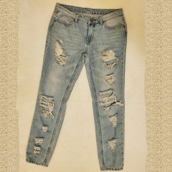 Boyfriend style BDG Slim BF Low Rise Ripped Jeans - Picture 3 of 8